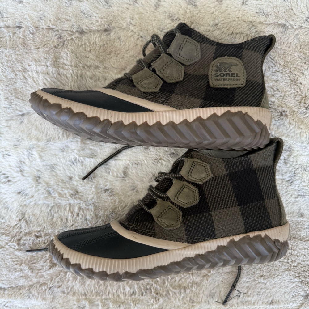 Sorel Plaid Ankle Boots Excellent condition